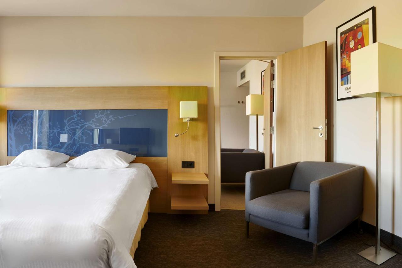 Park Inn By Radisson Liege Airport Grâce-Hollogne Exterior foto